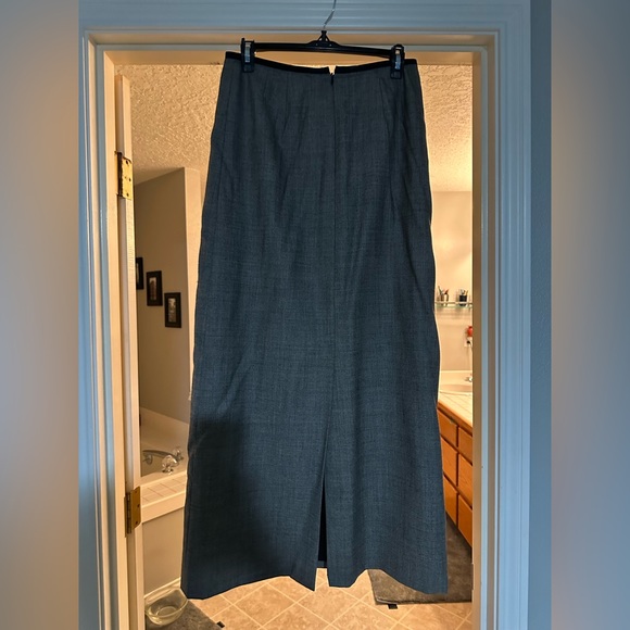 Gray maxi skirt - Picture 2 of 3